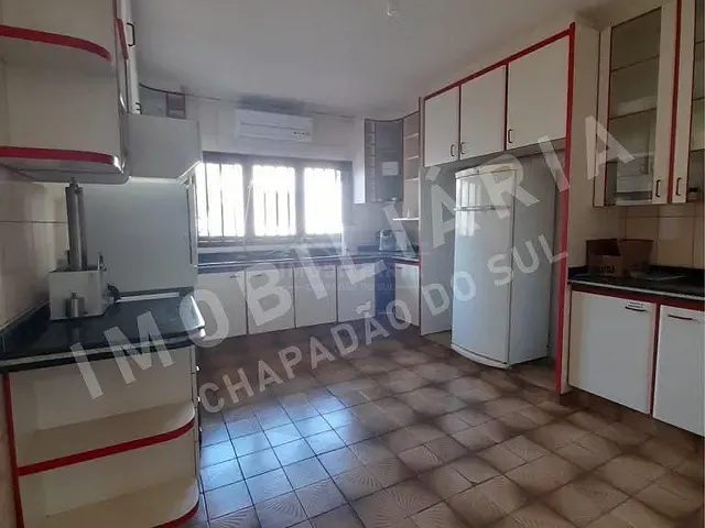 Casa 5 quartos e 2 banheiros, à venda, no bairro CENTRO em Chapadão do Sul