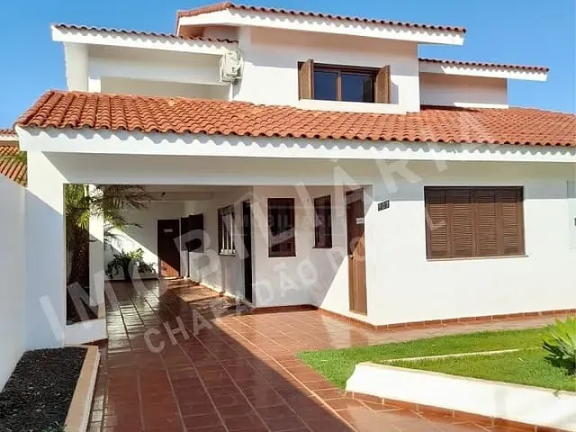Casa 5 quartos e 2 banheiros, à venda, no bairro CENTRO em Chapadão do Sul