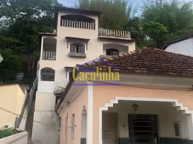 Casa com 1100m² 2 quartos e 6 banheiros, à venda, no bairro Santo Cristo em Barra do Piraí