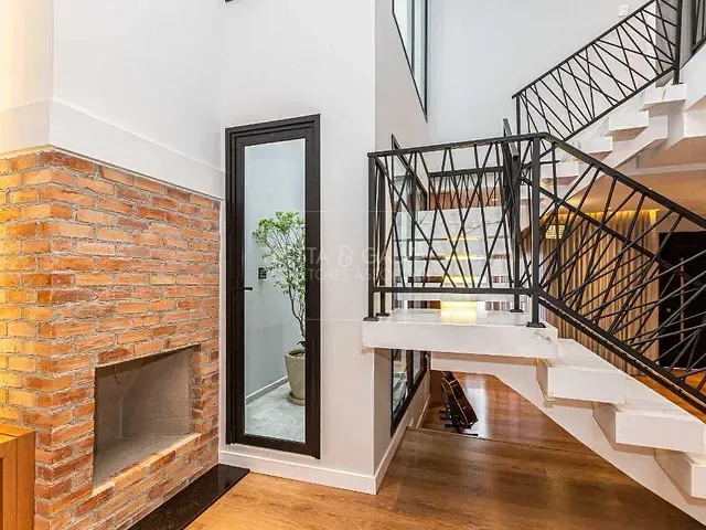 Casa com 266m² 4 quartos e 5 banheiros, à venda, no bairro Campo Comprido em Curitiba