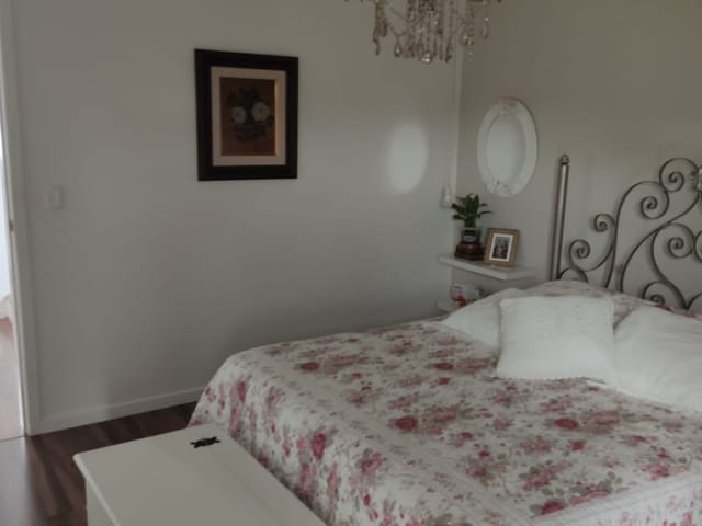 Casa 4 quartos e 5 banheiros, à venda, no bairro São João em Curitiba