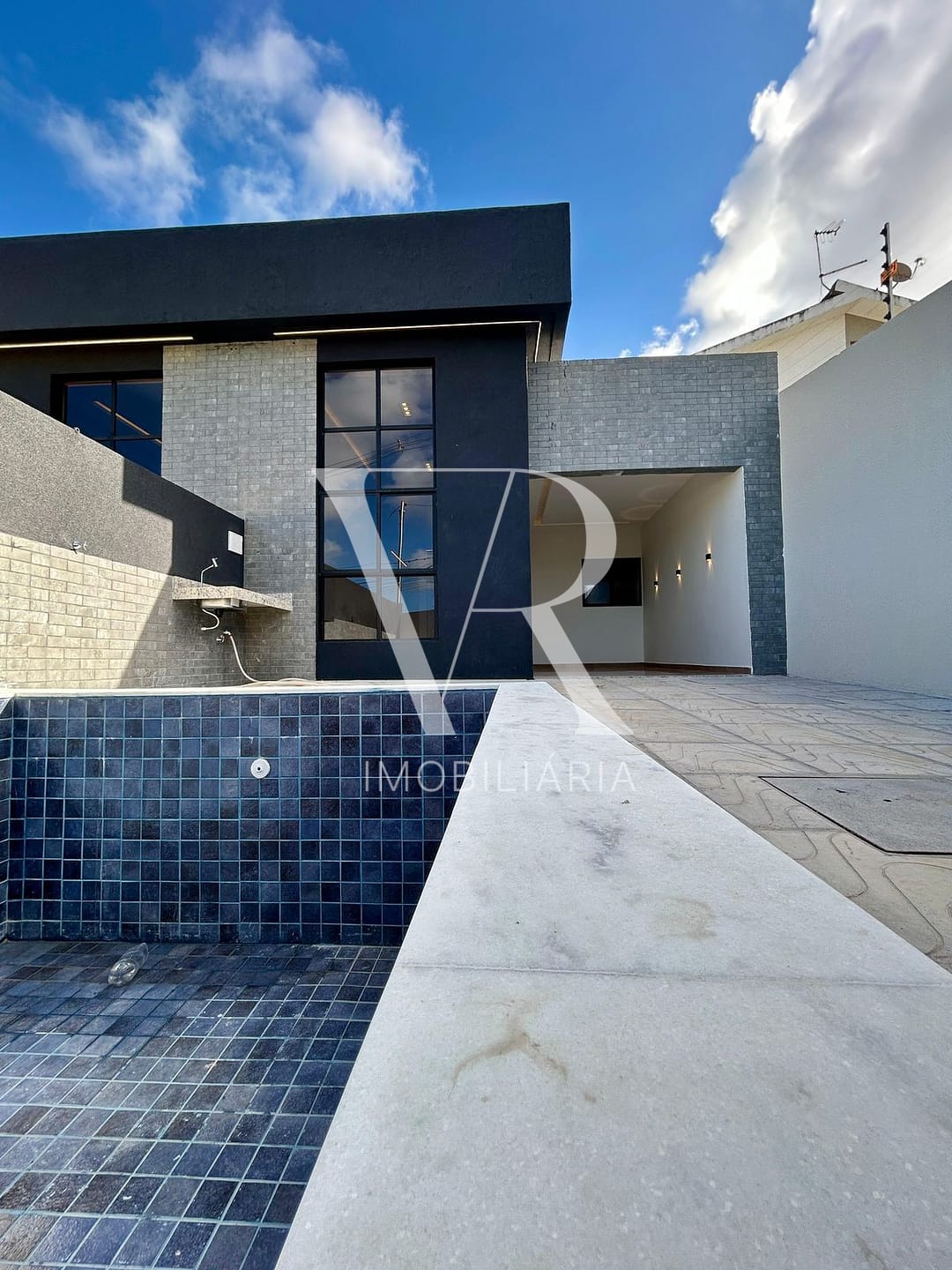 Casa à venda com 3 quartos, 106m² - Foto 1
