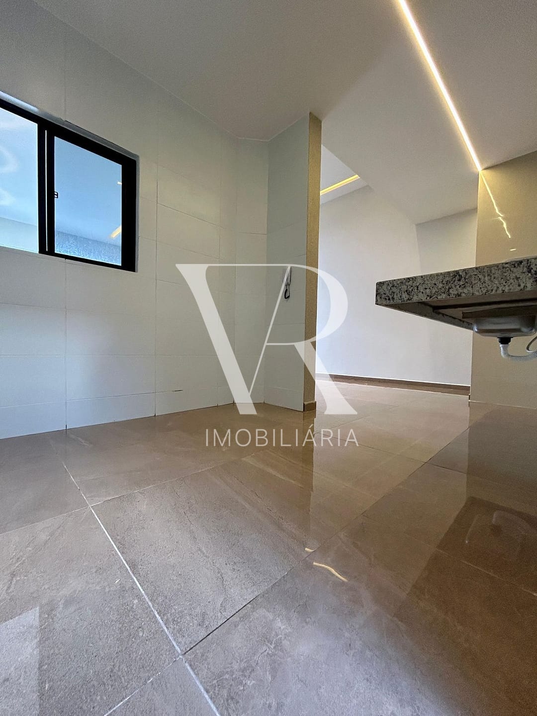Casa à venda com 3 quartos, 106m² - Foto 4