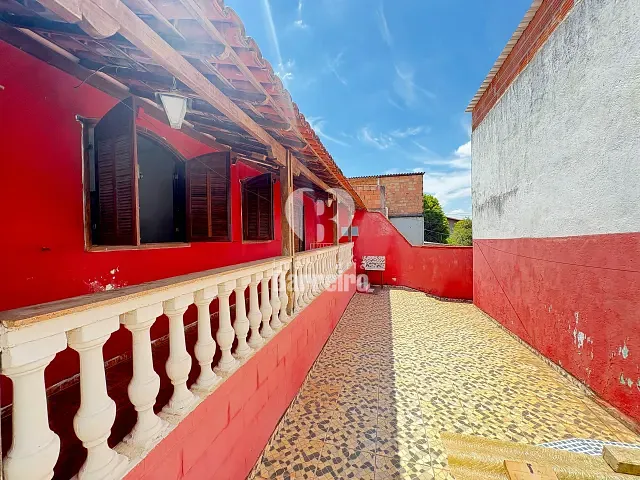 Casa 3 quartos e 2 banheiros, à venda, no bairro Bonsucesso (Barreiro) em Belo Horizonte