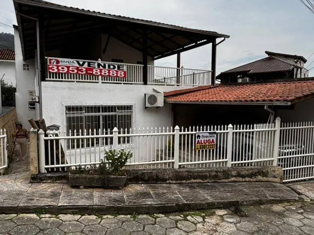 Casa 4 quartos e 3 banheiros, para alugar, no bairro Saco dos Limões em Florianópolis