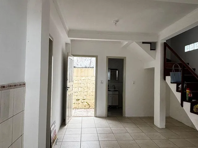 Casa 4 quartos e 3 banheiros, para alugar, no bairro Saco dos Limões em Florianópolis