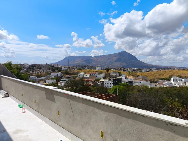 Casa com 373m² 3 quartos e 5 banheiros, à venda, no bairro Cidade Nova em Governador Valadares