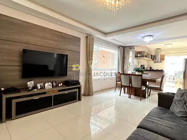 Casa com 360m² 3 quartos e 4 banheiros, à venda, no bairro Pedra Branca em Palhoça