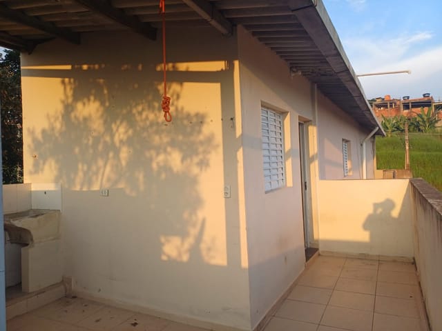 Casa 2 quartos e 1 banheiro, para alugar, no bairro Terra Baixa em Araçariguama