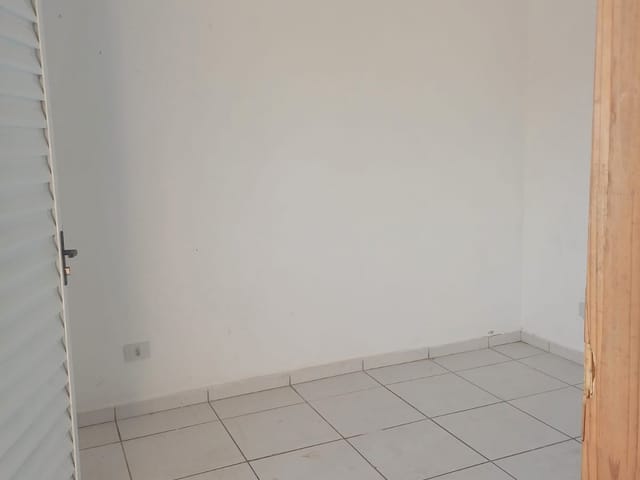 Casa 2 quartos e 1 banheiro, para alugar, no bairro Terra Baixa em Araçariguama
