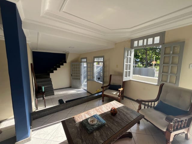 Casa com 300m² 5 quartos e 4 banheiros, à venda, no bairro Farolândia em Aracaju