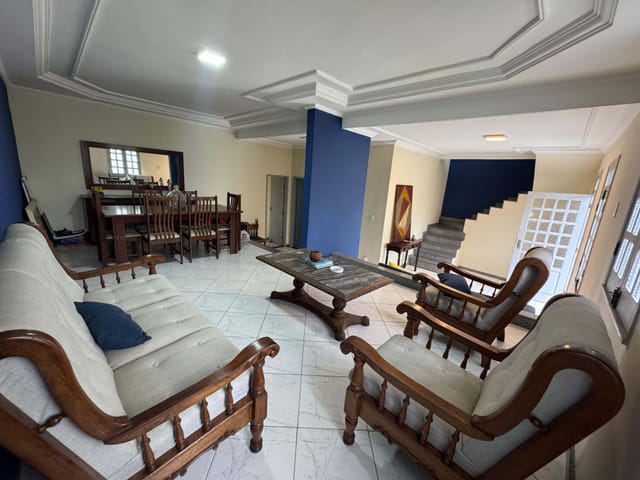 Casa com 300m² 5 quartos e 4 banheiros, à venda, no bairro Farolândia em Aracaju