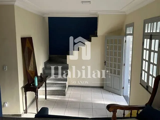 Casa com 300m² 5 quartos e 4 banheiros, à venda, no bairro Farolândia em Aracaju