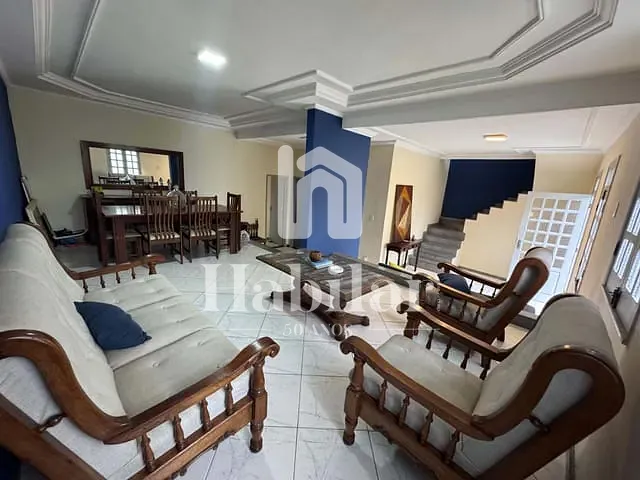 Casa com 300m² 5 quartos e 4 banheiros, à venda, no bairro Farolândia em Aracaju