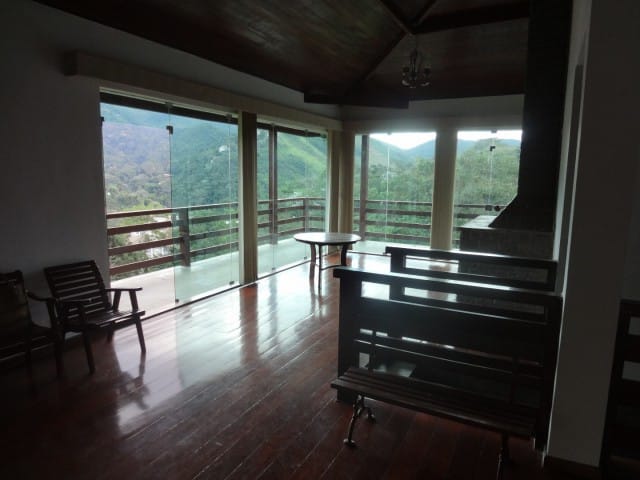 Casa com 1519m², à venda, no bairro Itaipava em Petrópolis