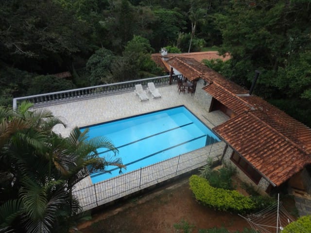 Casa com 1519m², à venda, no bairro Itaipava em Petrópolis
