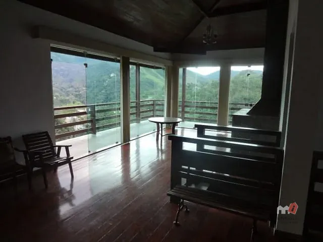 Casa com 1519m², à venda, no bairro Itaipava em Petrópolis