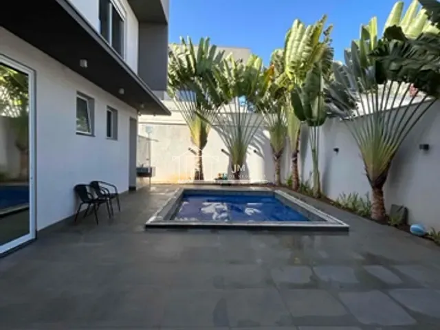 Casa 5 quartos e 6 banheiros, à venda, no bairro Granja Marileusa em Uberlândia