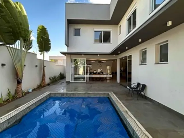 Casa 5 quartos e 6 banheiros, à venda, no bairro Granja Marileusa em Uberlândia