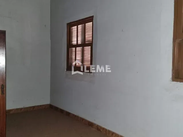 Casa com 300m² 2 quartos e 1 banheiro, à venda, no bairro Centro em Mococa