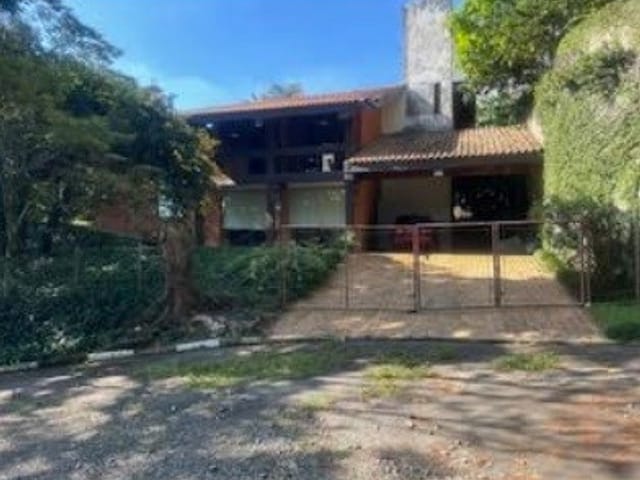 Casa com 700m² 3 quartos e 5 banheiros, à venda, no bairro Águas da Fazendinha em Carapicuíba