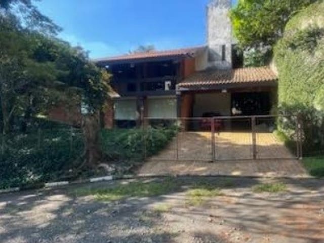 Casa com 700m² 3 quartos e 5 banheiros, à venda, no bairro Águas da Fazendinha em Carapicuíba