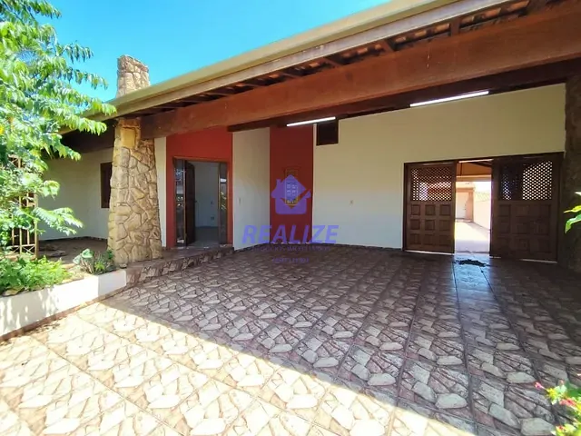 Casa com 360m² 3 quartos e 3 banheiros, à venda, no bairro Chácara Floresta em Botucatu