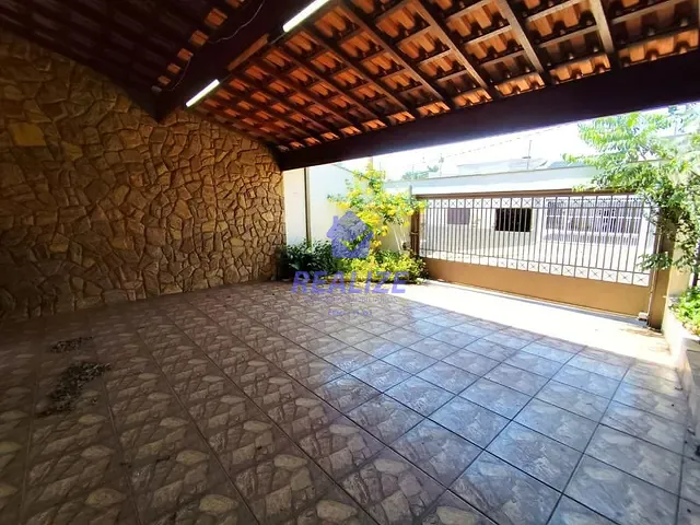 Casa com 360m² 3 quartos e 3 banheiros, à venda, no bairro Chácara Floresta em Botucatu