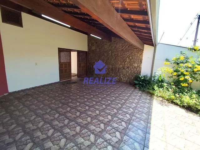 Casa com 360m² 3 quartos e 3 banheiros, à venda, no bairro Chácara Floresta em Botucatu