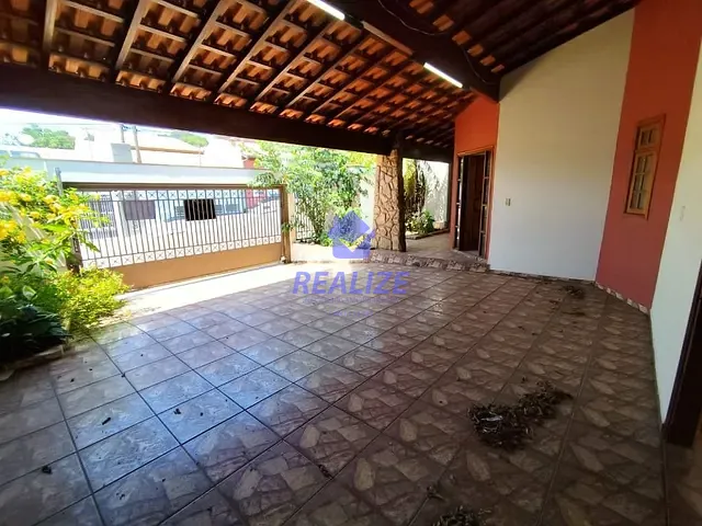 Casa com 360m² 3 quartos e 3 banheiros, à venda, no bairro Chácara Floresta em Botucatu
