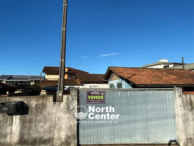 Casa com 400m² 3 quartos e 1 banheiro, à venda, no bairro Centro em Balneário Barra do Sul