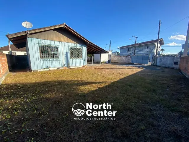 Casa com 400m² 3 quartos e 1 banheiro, à venda, no bairro Centro em Balneário Barra do Sul