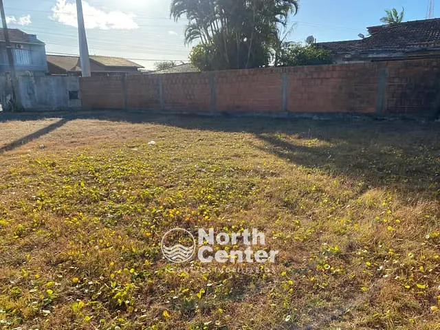 Casa com 400m² 3 quartos e 1 banheiro, à venda, no bairro Centro em Balneário Barra do Sul