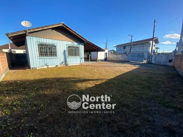 Casa com 400m² 3 quartos e 1 banheiro, à venda, no bairro Centro em Balneário Barra do Sul