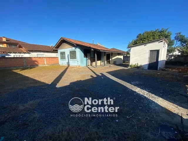 Casa com 400m² 3 quartos e 1 banheiro, à venda, no bairro Centro em Balneário Barra do Sul