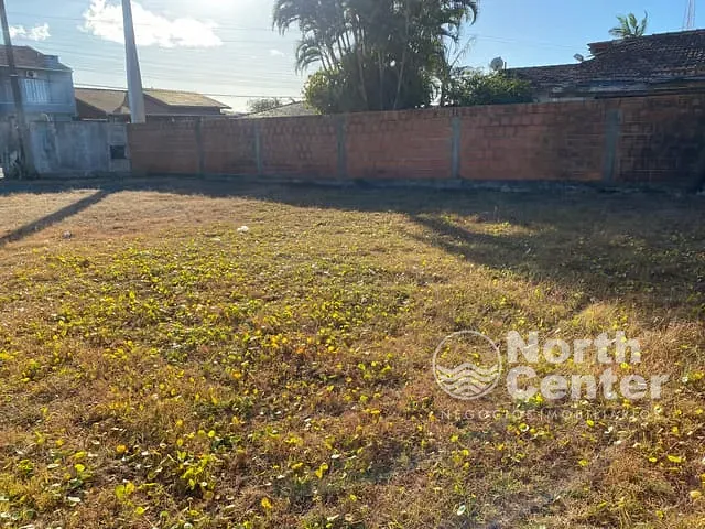 Casa com 400m² 3 quartos e 1 banheiro, à venda, no bairro Centro em Balneário Barra do Sul