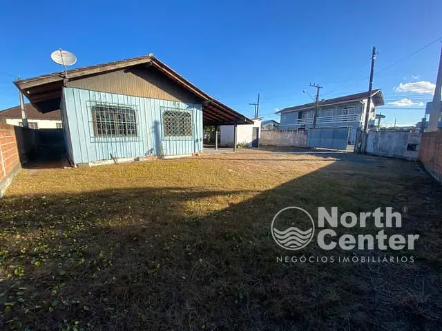 Casa com 400m² 3 quartos e 1 banheiro, à venda, no bairro Centro em Balneário Barra do Sul