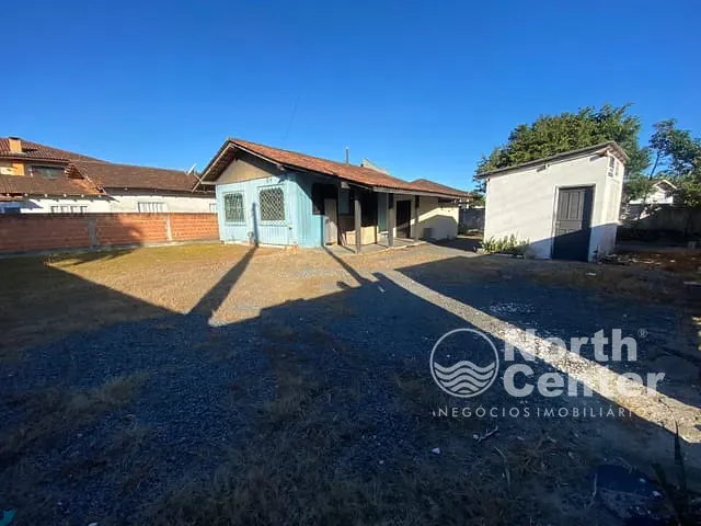Casa com 400m² 3 quartos e 1 banheiro, à venda, no bairro Centro em Balneário Barra do Sul