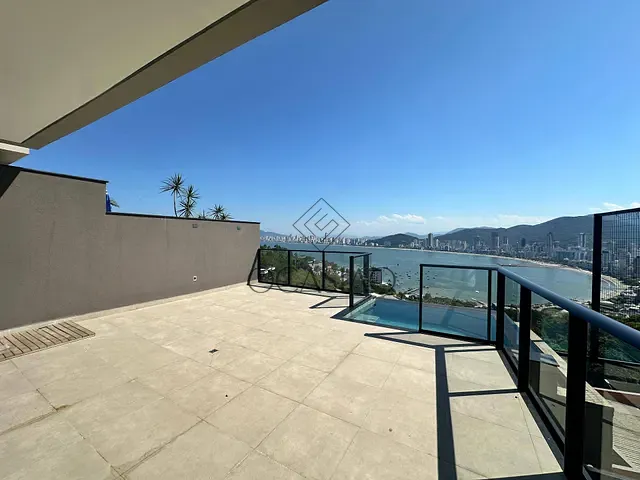 Casa 4 quartos e 4 banheiros, à venda, no bairro ITAPEMA em Itapema