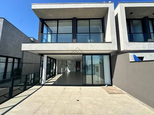 Casa 4 quartos e 4 banheiros, à venda, no bairro ITAPEMA em Itapema
