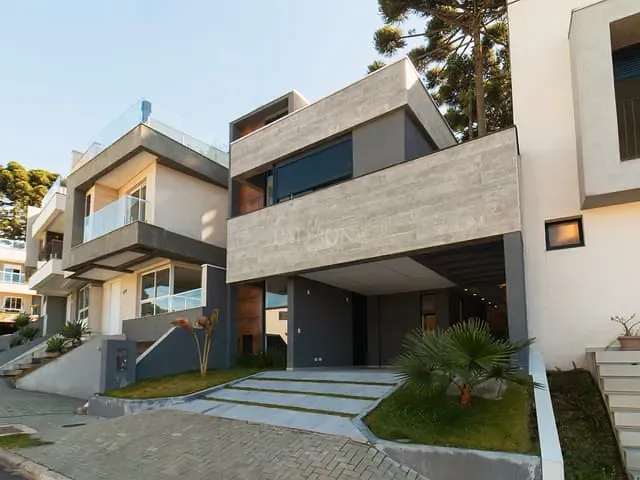 Casa 3 quartos e 3 banheiros, à venda, no bairro Santa Cândida em Curitiba