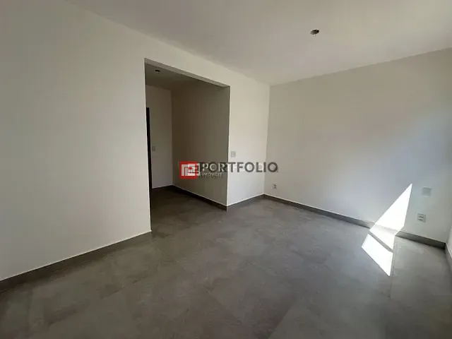 Casa com 310m² 4 quartos e 3 banheiros, à venda, no bairro Jardins Marselha em Aparecida de Goiânia