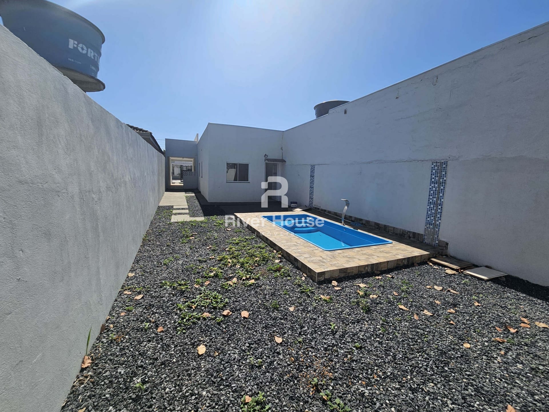 Casa à venda com 2 quartos, 200m² - Foto 2