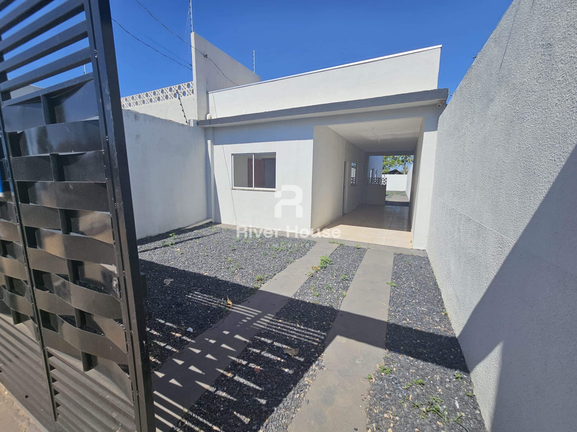 Casa à venda com 2 quartos, 200m² - Foto 1