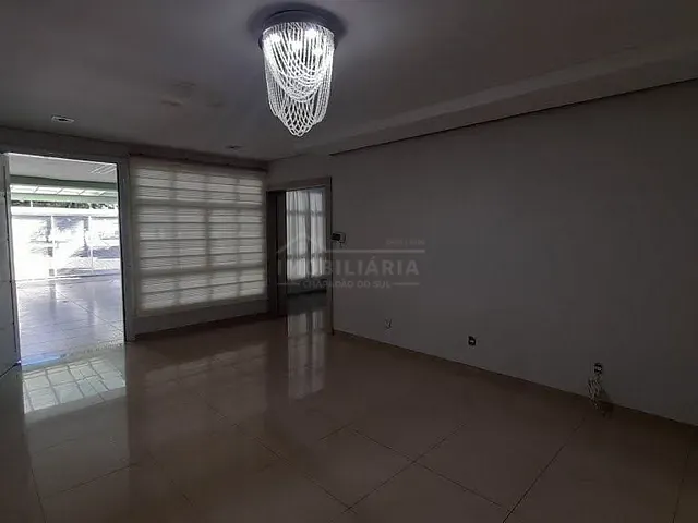 Casa 3 quartos e 2 banheiros, à venda, no bairro CENTRO em Chapadão do Sul