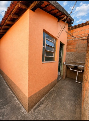 Casa 2 quartos e 1 banheiro, à venda, no bairro Camelos em Santa Luzia