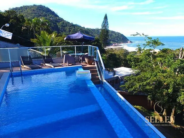 Casa com 426m² 5 quartos e 6 banheiros, para alugar, no bairro Praia do Estaleirinho em Balneário Camboriú