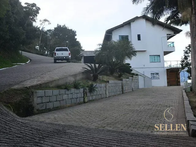 Casa com 426m² 5 quartos e 6 banheiros, para alugar, no bairro Praia do Estaleirinho em Balneário Camboriú