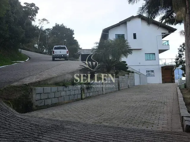 Casa com 426m² 5 quartos e 6 banheiros, para alugar, no bairro Praia do Estaleirinho em Balneário Camboriú