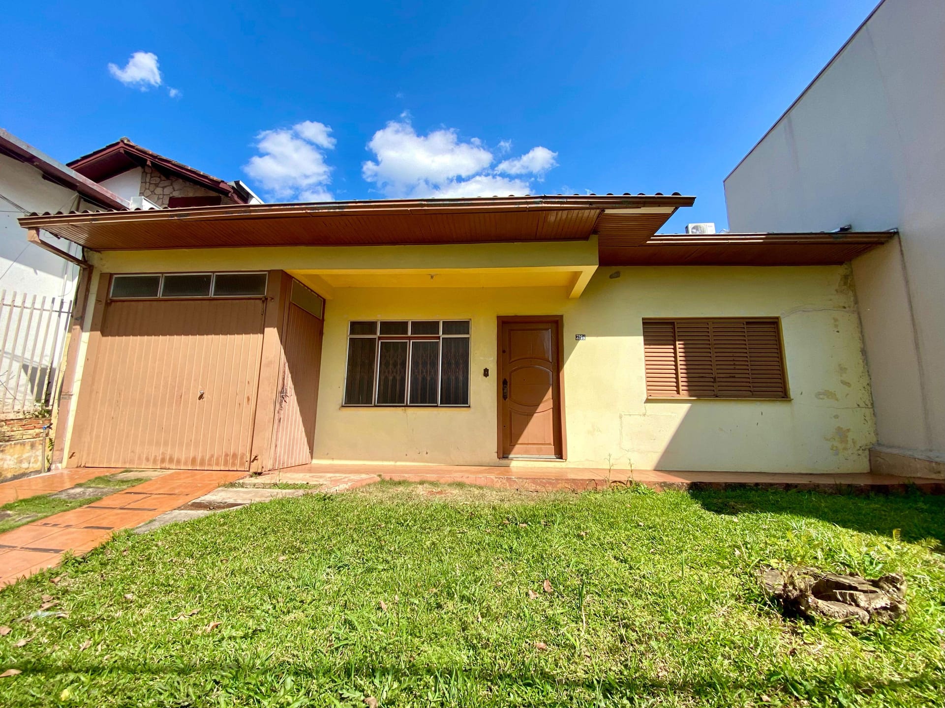 Casa para alugar com 3 dormitórios, 2 banheiros, 2 vagas de garagens e 150m² de área privativa no bairro Presidente Médici